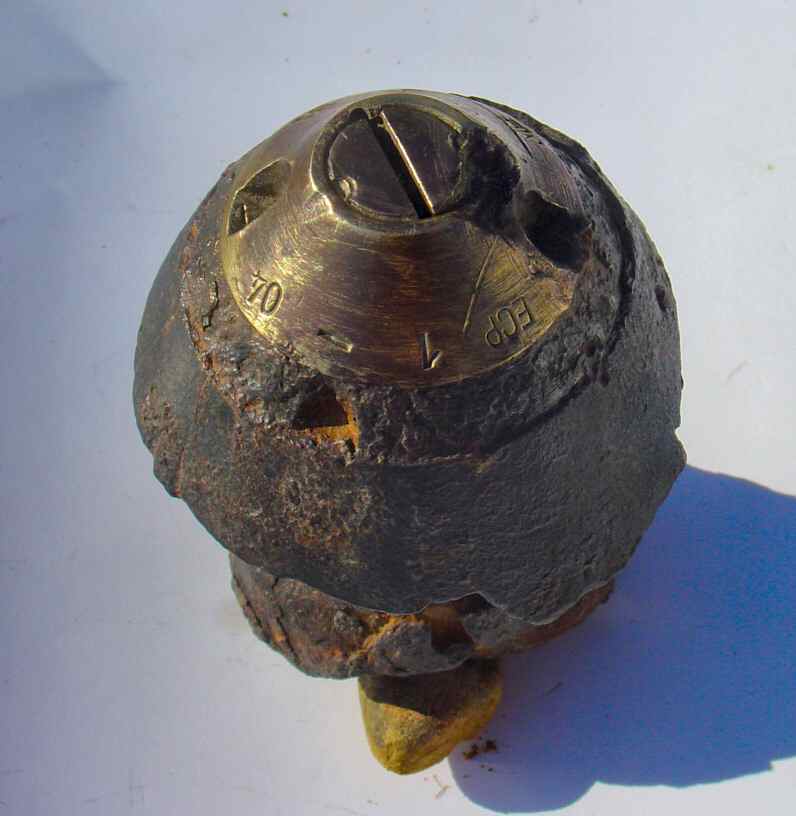 fuse 30/45 Mod 78-81. Part still mounted on the shell head, found in Massiges (Champagne). 