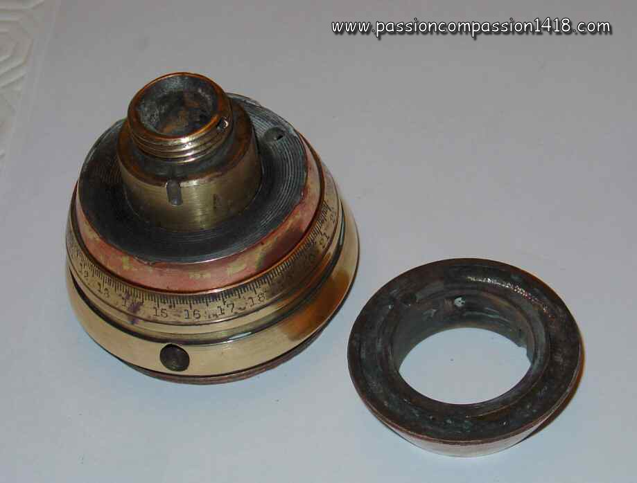 Revolving discs N°80 time fuse. Partially dismantled